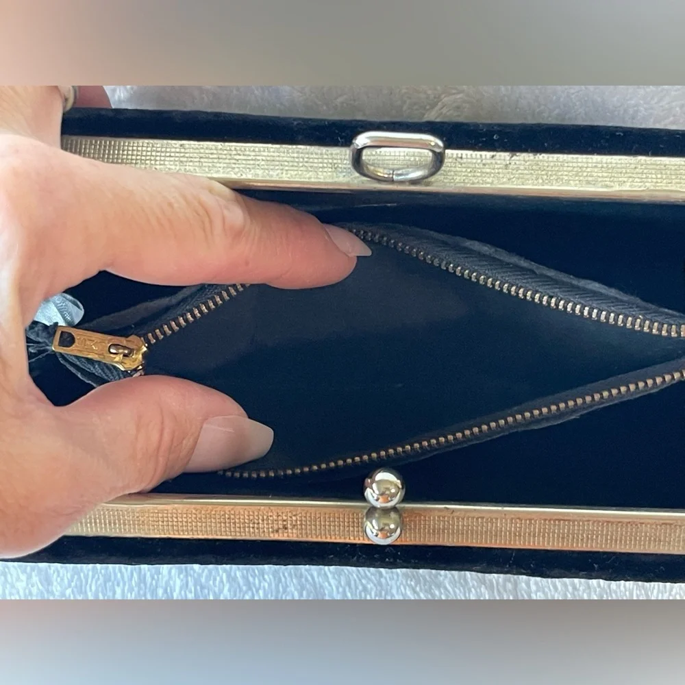 Amazing vintage Velvet 1950s clutch purse wallet black with gold metal